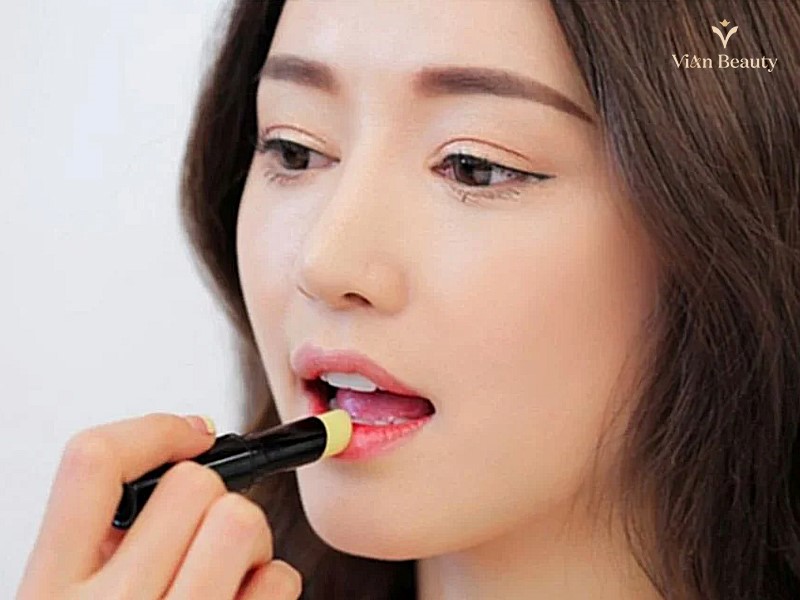 Chăm Sóc Môi Sau Khi Bong