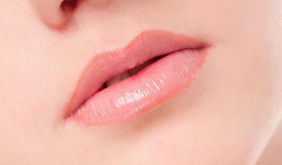 Phun Môi Collagen Sử Dụng Đầu Kim Tác Động Vào Lớp Thượng Bì Khiến Da Môi Căng Mọng 