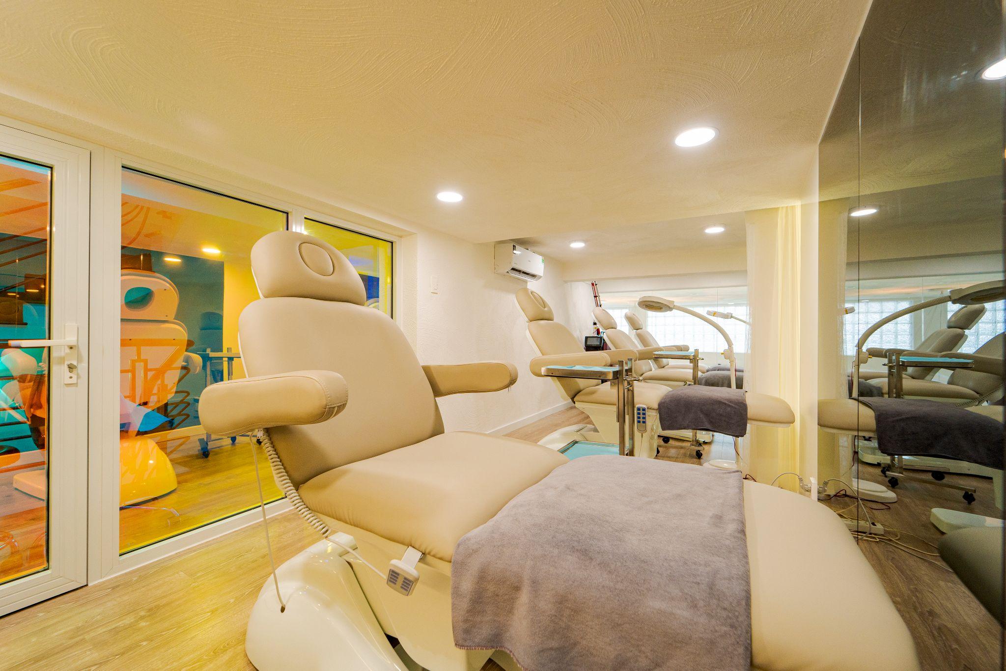 Dieu Khac Hairstroke Chan May 1