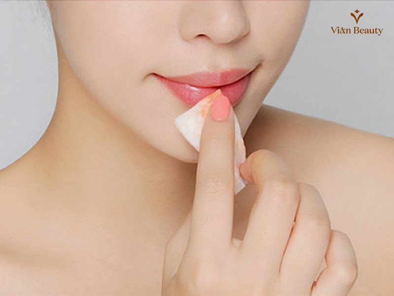 Chăm Sóc Môi Sau Khi Phun Là Rất Quan Trọng Để Ngăn Ngừa Các Biến Chứng Như Nhiễm Trùng, Viêm Nhiễm, Và Sưng Tấy