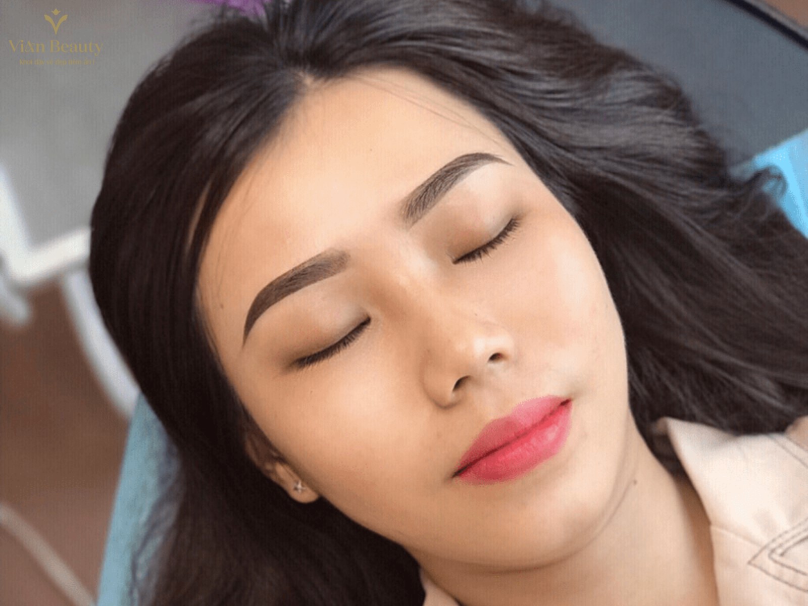 Trang Điểm – Nghệ Thuật Tạo Hiệu Ứng Tỷ Lệ Vàng