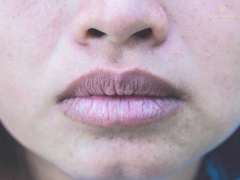 Dặm Lại Màu Môi Khi Màu Sắc Không Còn Tươi Tắn