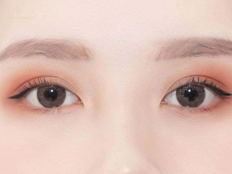 Hình Ảnh Phun Mí Eyeliner Đẹp